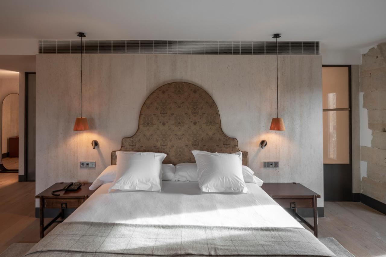 فندق بارادور دي ليون المظهر الخارجي الصورة A bedroom at the hotel