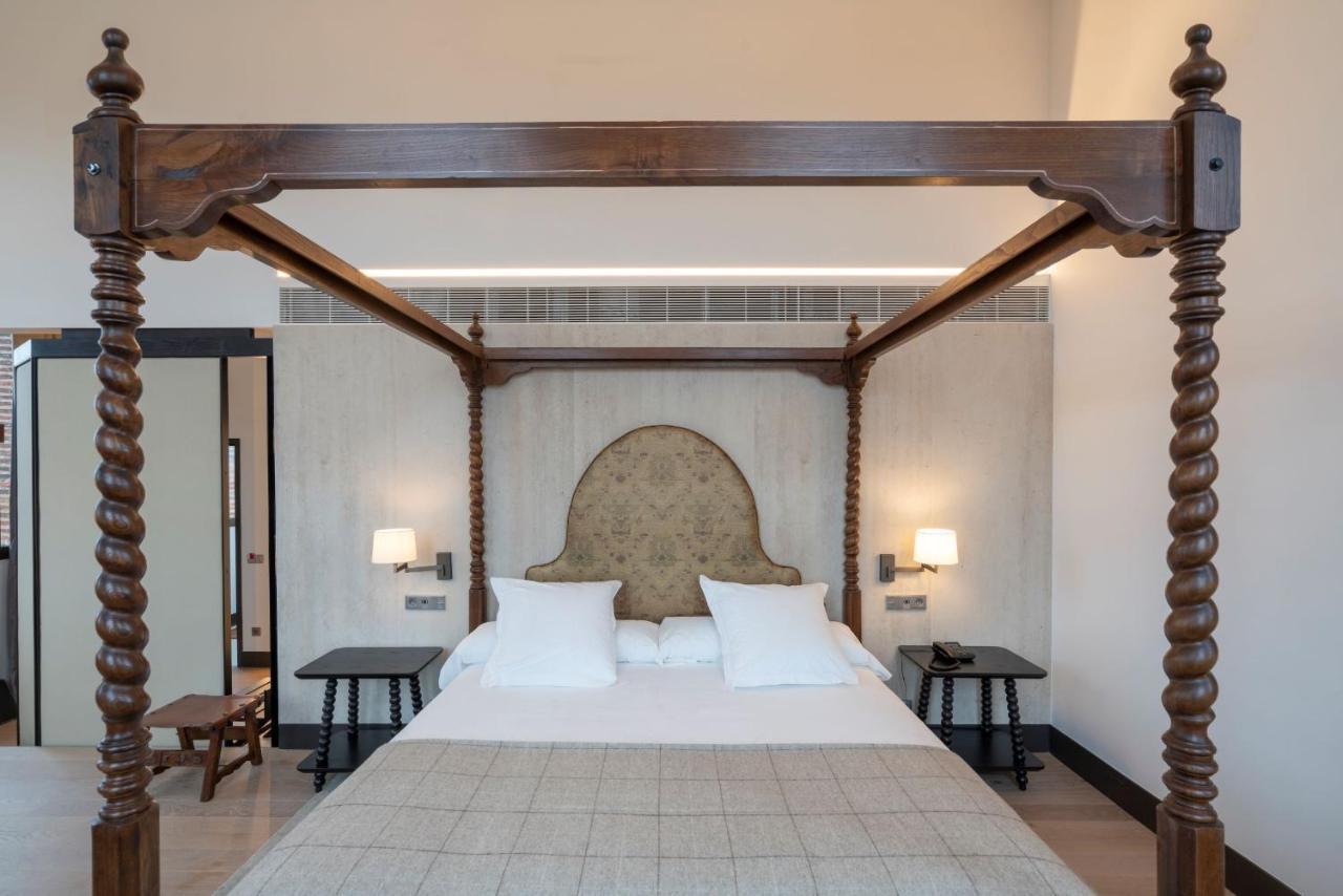 فندق بارادور دي ليون المظهر الخارجي الصورة A bedroom at the hotel