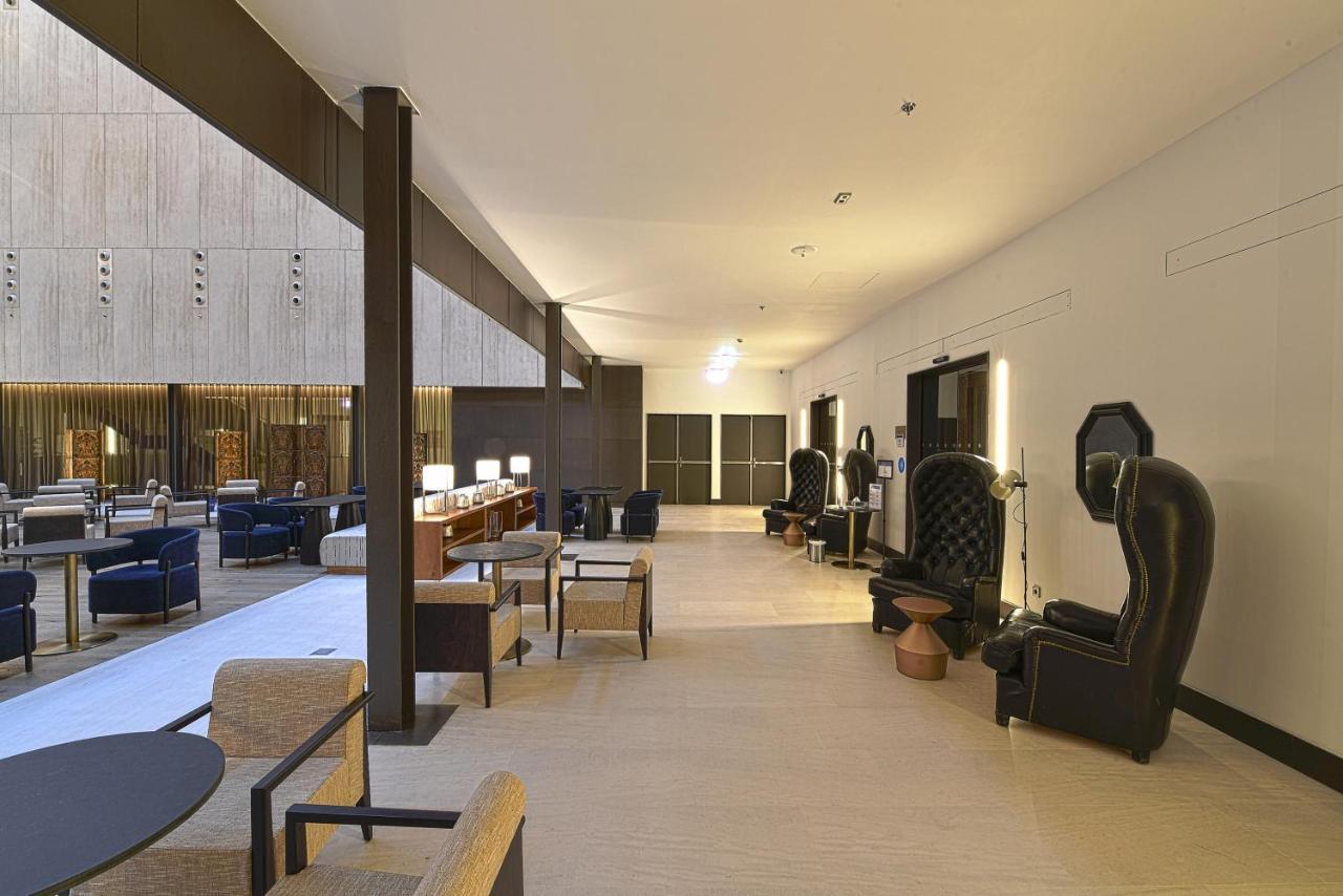 فندق بارادور دي ليون المظهر الخارجي الصورة The lounge at the airport
