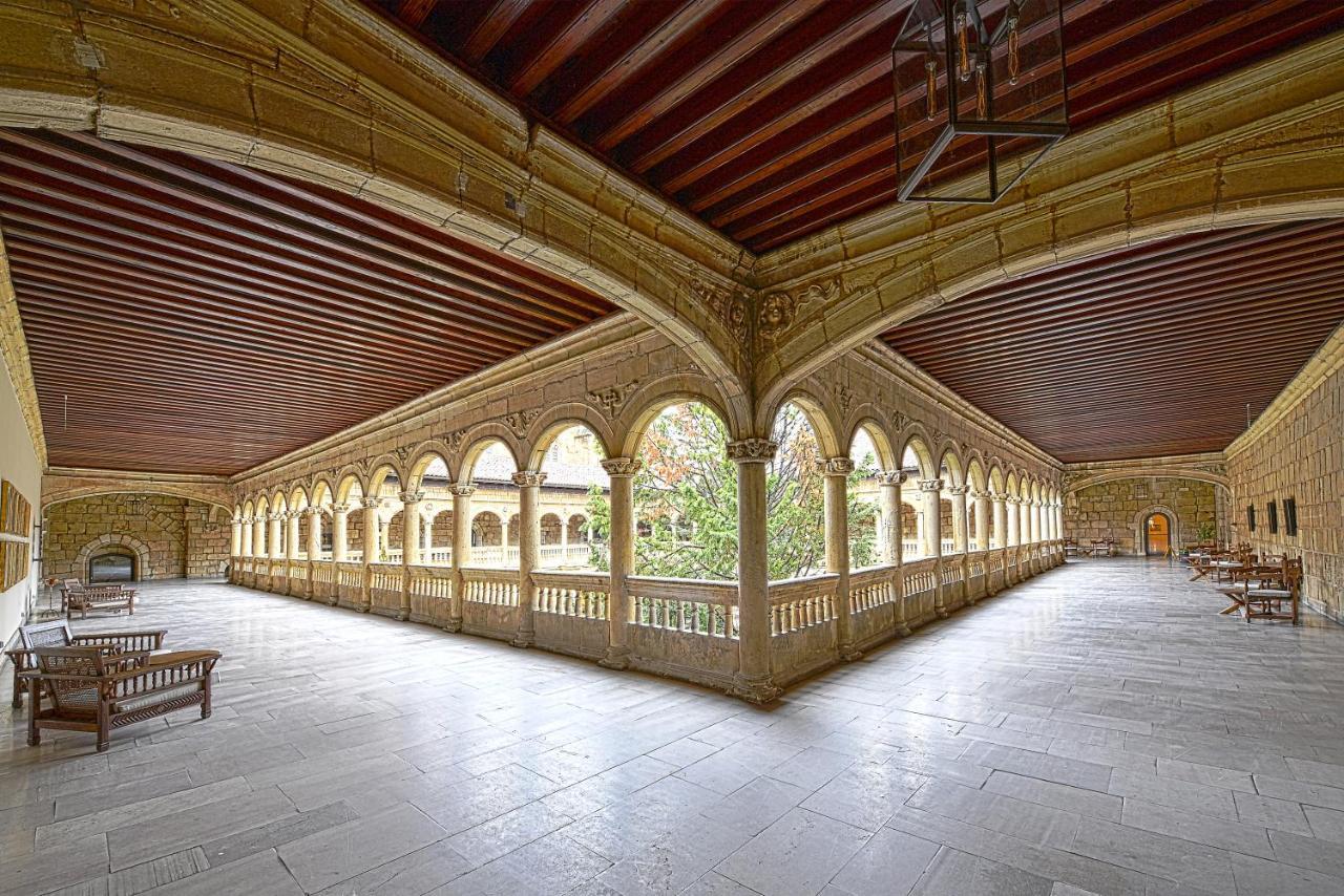 فندق بارادور دي ليون المظهر الخارجي الصورة The University of Navarra