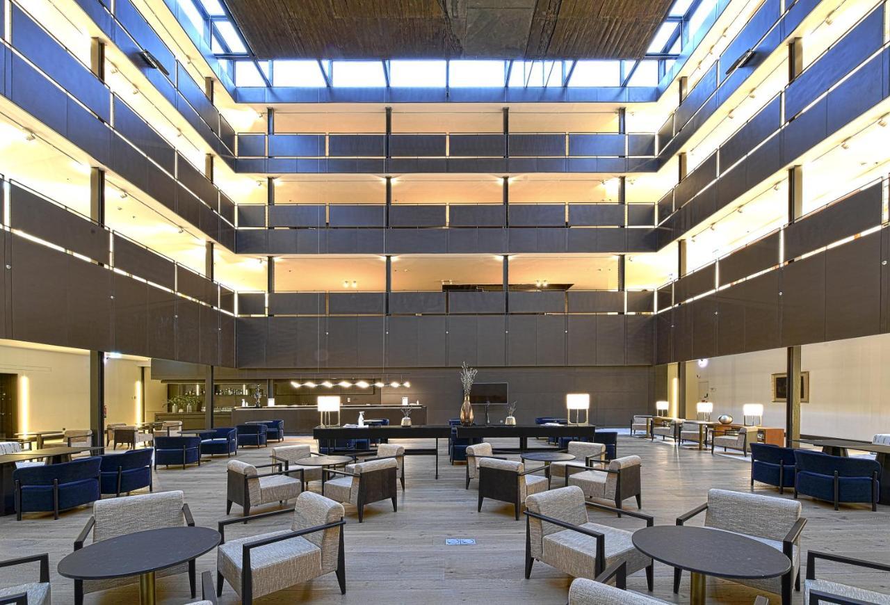 فندق بارادور دي ليون المظهر الخارجي الصورة The interior of the hotel