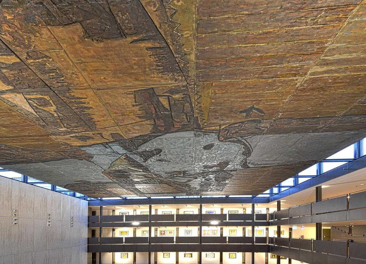 فندق بارادور دي ليون المظهر الخارجي الصورة The ceiling of the main atrium