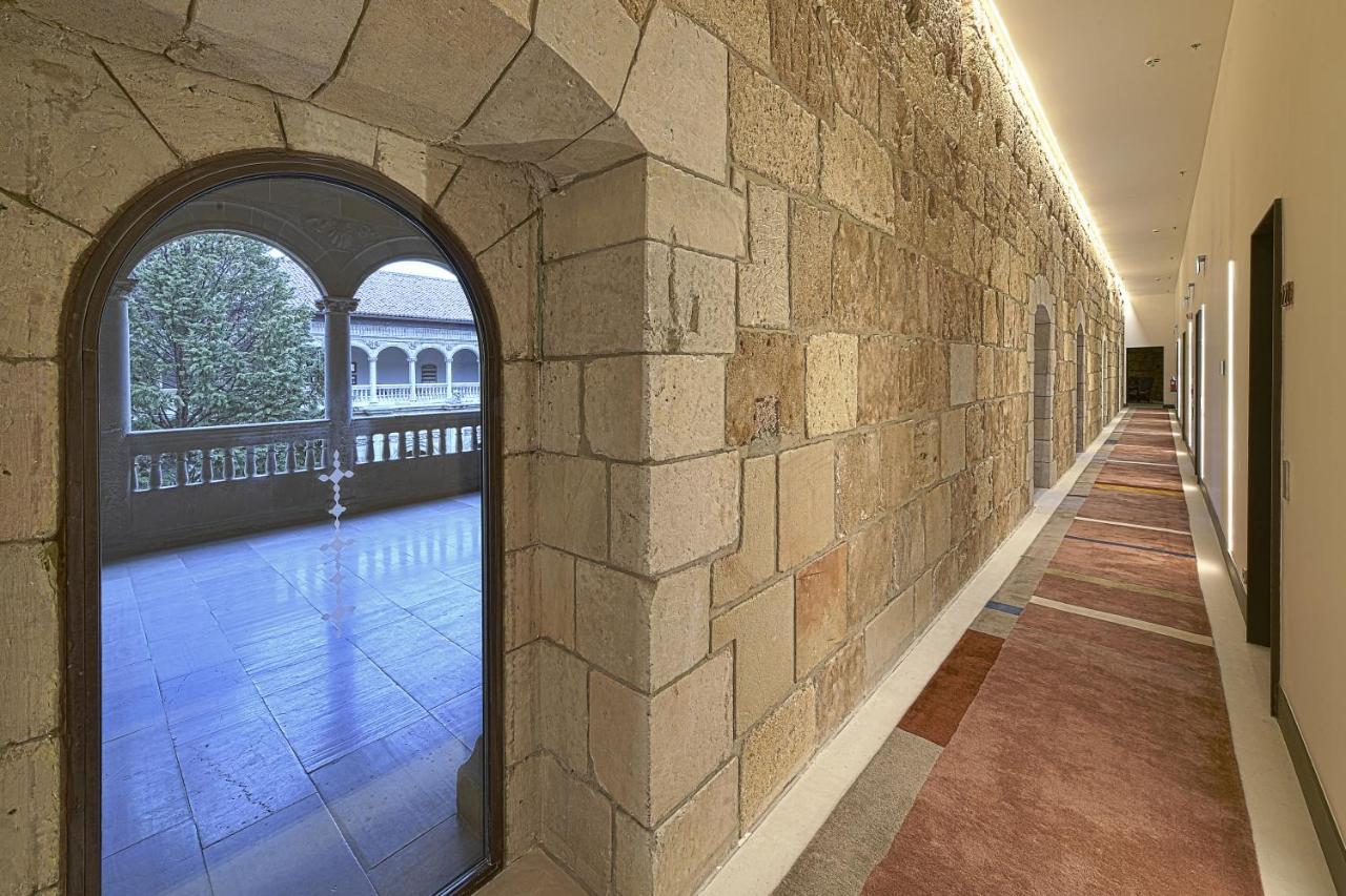 فندق بارادور دي ليون المظهر الخارجي الصورة Interior of the hotel