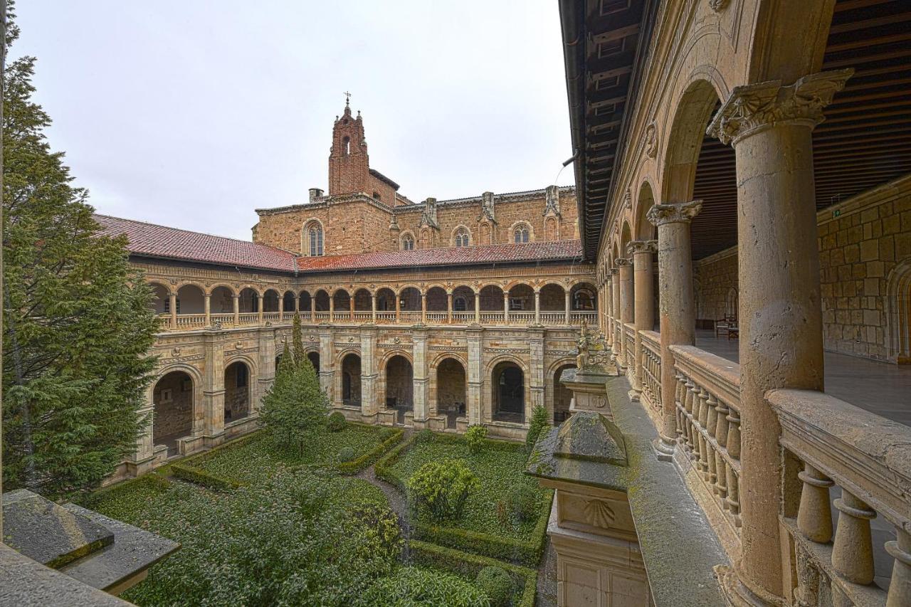 فندق بارادور دي ليون المظهر الخارجي الصورة Cloister of the University of Salamanca