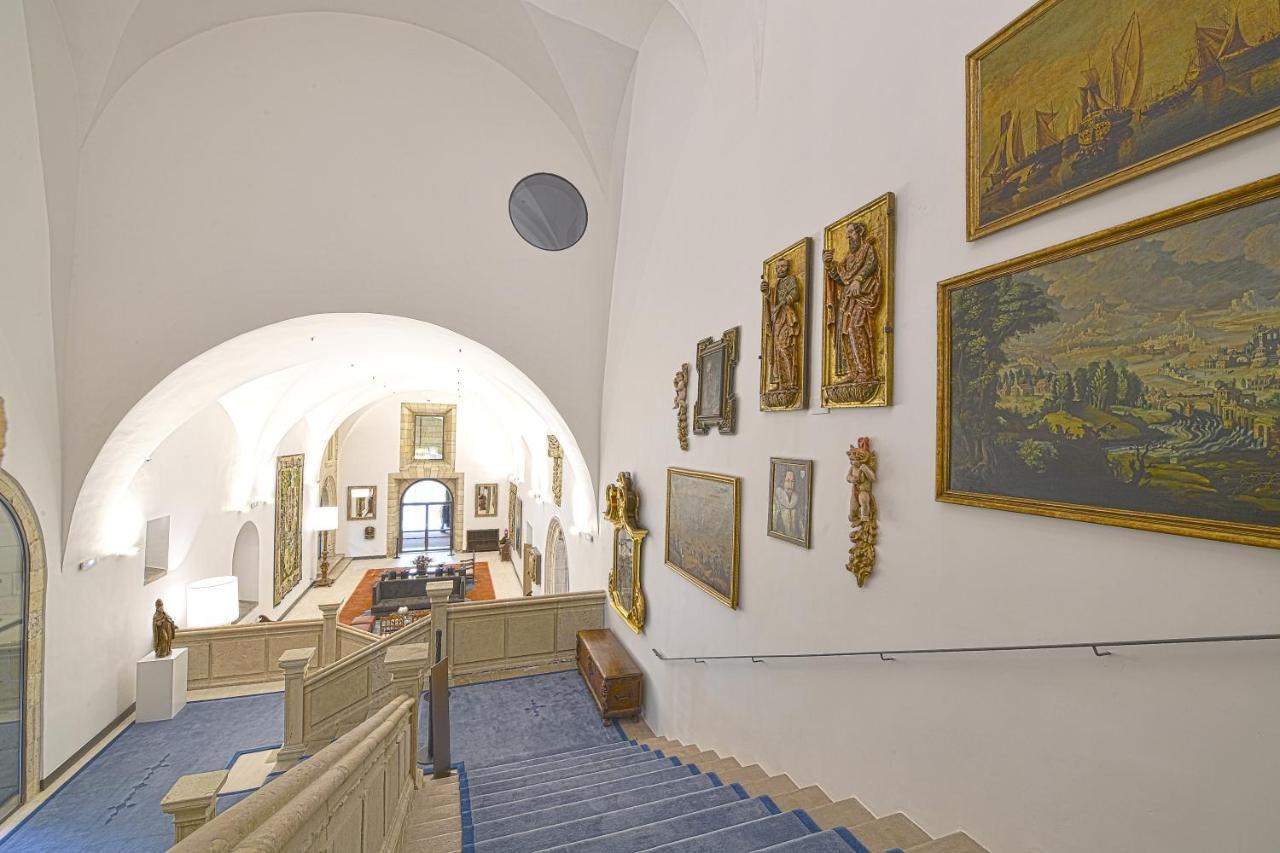 فندق بارادور دي ليون المظهر الخارجي الصورة The staircase
