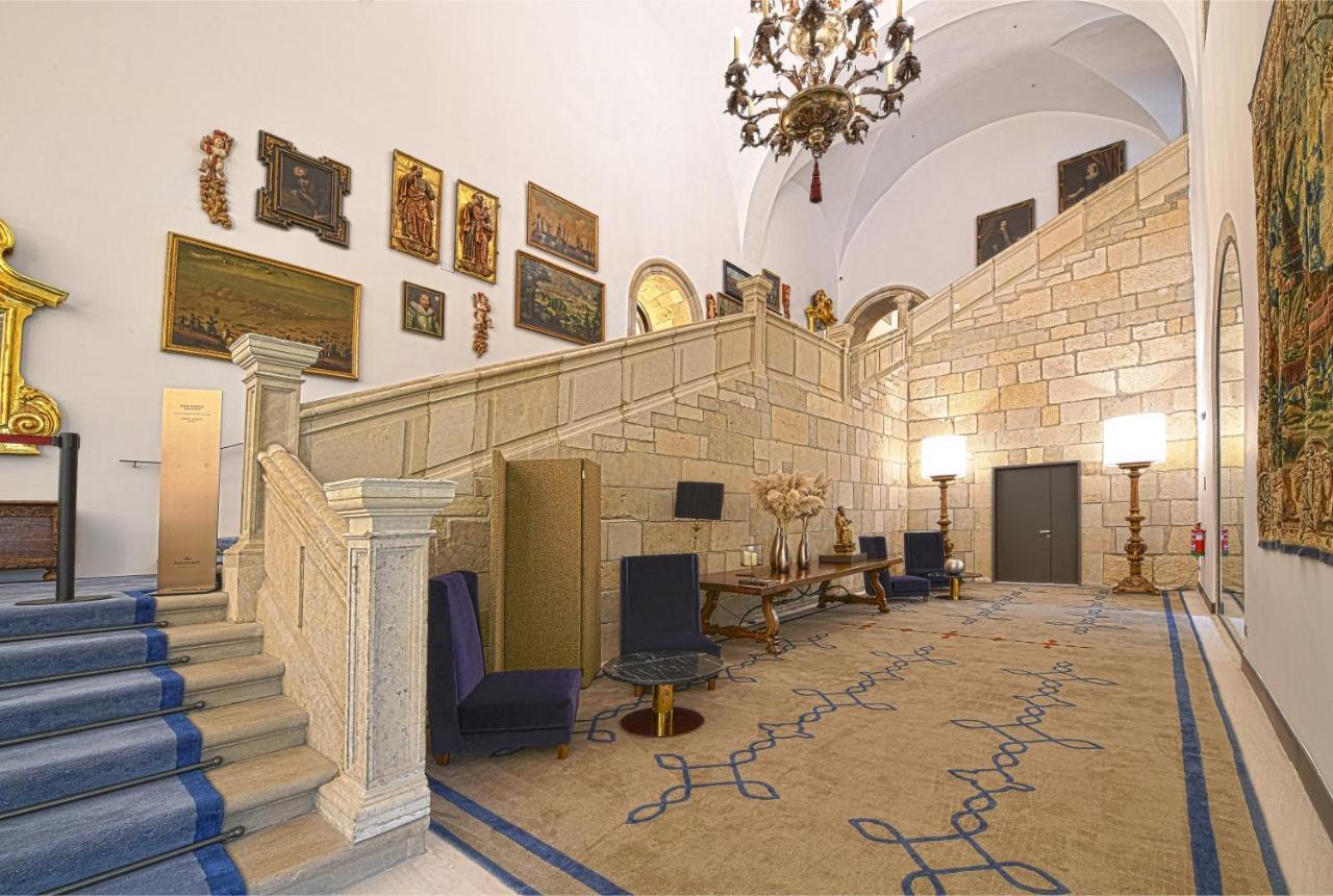 فندق بارادور دي ليون المظهر الخارجي الصورة The interior of the hotel