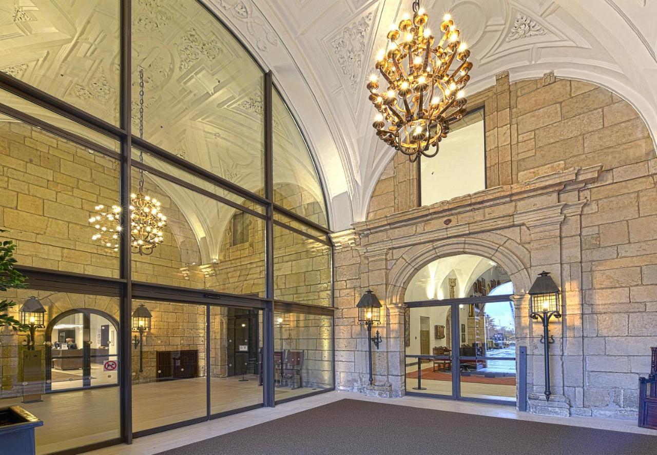 فندق بارادور دي ليون المظهر الخارجي الصورة The interior of the hotel