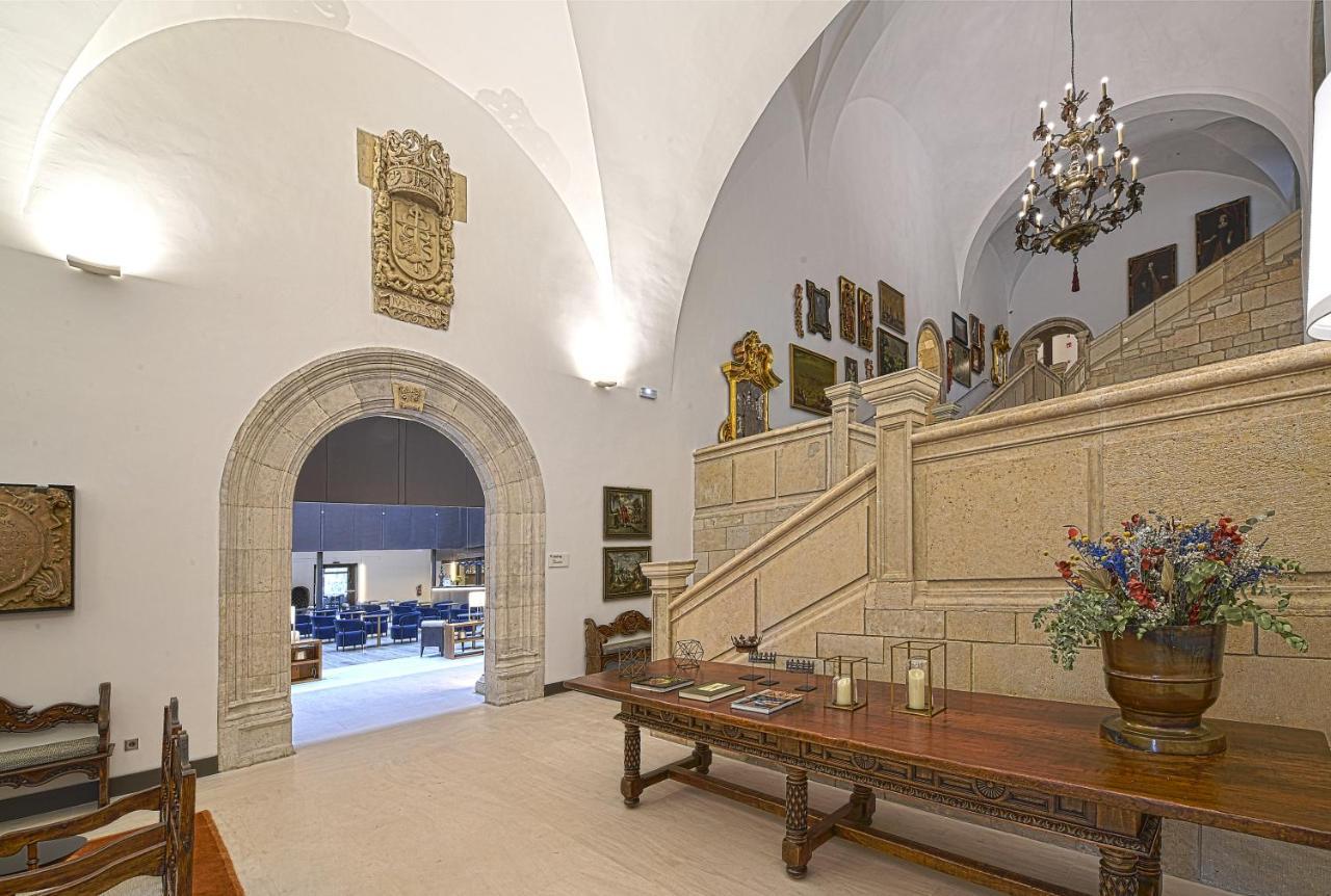 فندق بارادور دي ليون المظهر الخارجي الصورة The interior of the Great Hall